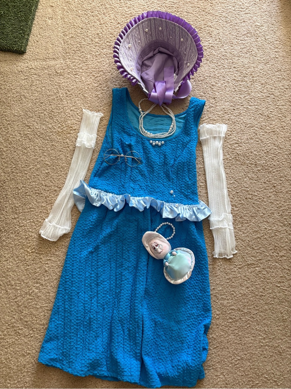 Disney Alice In Wonderland Grandma Oyster costume set